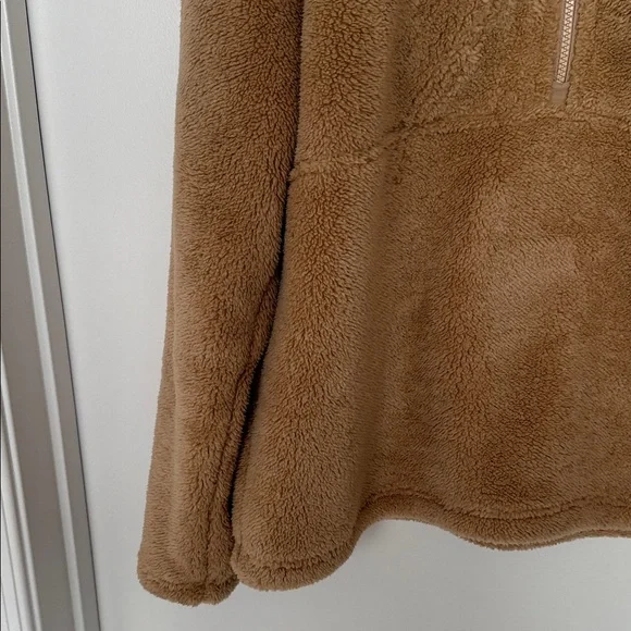 Vineyard Vines Tan Fleece quarter zip - Picture 5 of 16